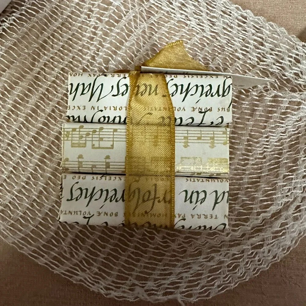 Alchimia Soap Milano Vanilla Moisturizing Christmas Winter Holiday Wrapped Set